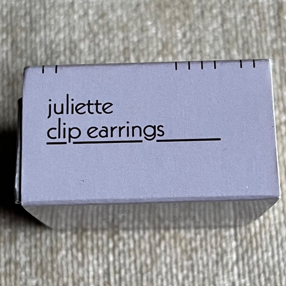 VINTAGE (1990) AVON JULIETTE CLIP ON EARRINGS - Picture 2 of 3
